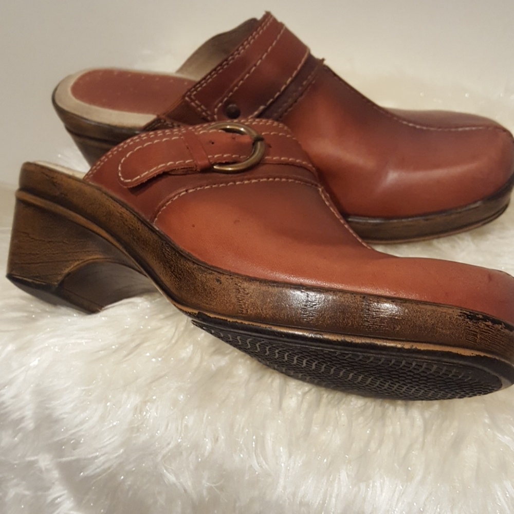 Bass Clogs. - Picture 3 of 8